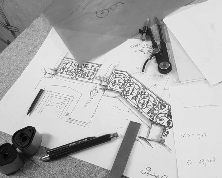 Entwurfszeichnung einer ornamentreichen Stahltreppe mit Handlauf von der Schmiede Lehmann in Hamburg